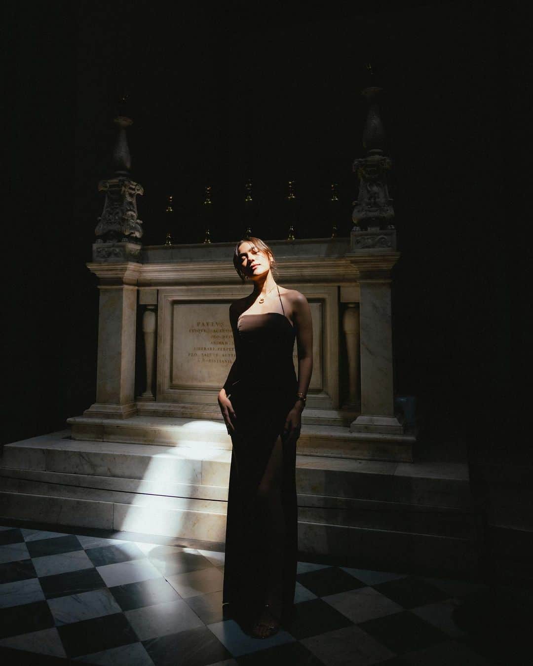 キンバリー・アン・ウォーテマス・ティアムシリのインスタグラム：「Embracing the culture,art & beauty of Firenze 🤎✨by @athibodee #LeVoyageRecommencé」