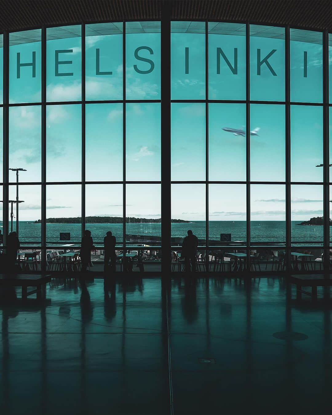 KLMオランダ航空さんのインスタグラム写真 - (KLMオランダ航空Instagram)「How much do you know about our breathtaking destination..Helsinki? 🇫🇮 Check our stories to take your knowledge to the test! 🧠✨   #KLM #RoyalDutchAirlines #Helsinki #destination #nordics #quiz」5月23日 23時47分 - klm