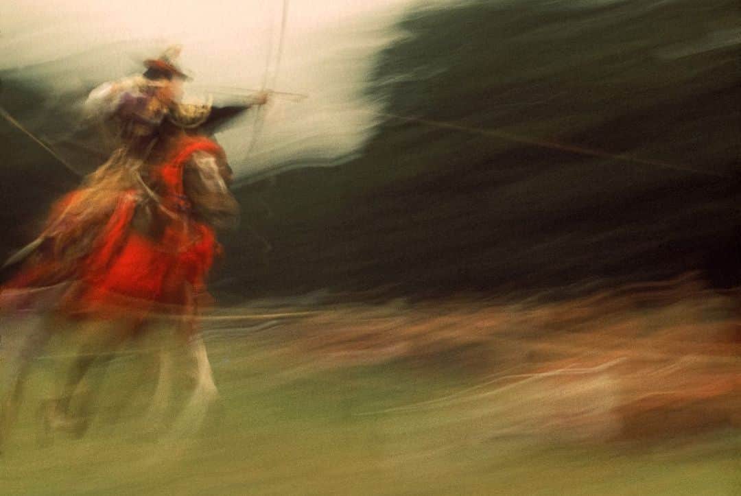Michael Yamashitaさんのインスタグラム写真 - (Michael YamashitaInstagram)「Yabusame, the art of horseback archery: This martial art is an ancient sport in which archers clad in the ornate hunting outfit of medieval warriors shoot at 3 targets as they charge past at full gallop on horseback. If an arrow can't be shot in time, the archer has to drop it and use another arrow for the next target. All this happens in less than 20 seconds. The tradition of mounted archery began as a form of military training for samurai warriors, requiring extreme concentration, timing, strength, and horsemanship. #yabusame  • • • •  #aoi #archery #horse #horsebackarchery #horseriding #japan #japan_daytime_ view #japan_of_ insta #japanphoto #japanphotography #japantravel #japantrip #kyoto #kyudo #samurai」5月23日 23時53分 - yamashitaphoto