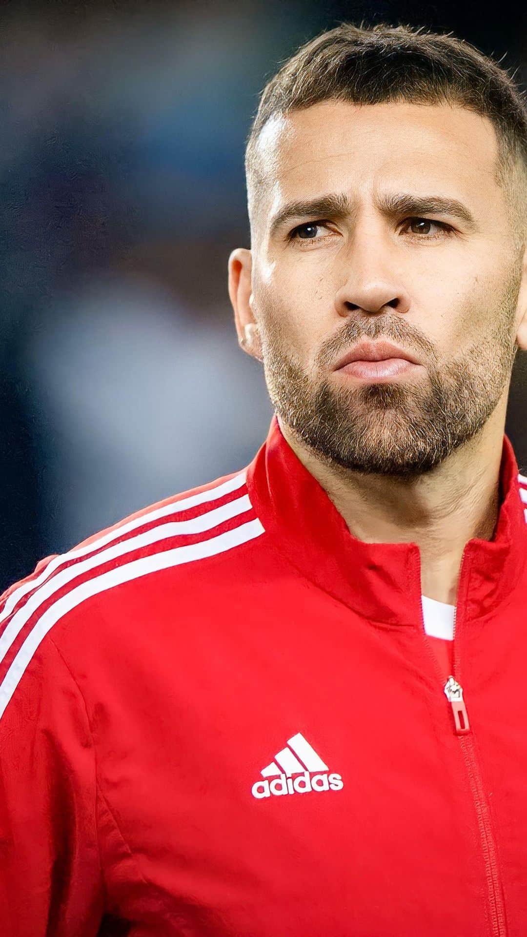 ニコラス・オタメンディのインスタグラム：「#SLBenfica 🔴⚪️ 🦅 🫡」