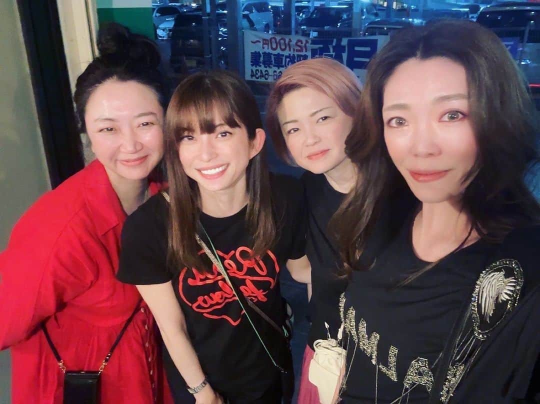 のインスタグラム：「明日は4月に引き続き、 沖縄オンリーセミナー🌿　  師匠たち、仲間と共に ルヴィを伝えます！ ビューティーワールドぶりの再会💕  やはり顔見て話す大切さ、 ミーティングを重ねて、さらに上へ上へと高めていく、 導いて頂いてる環境に感謝です🙏  #本物を選ぶならルヴィ #ハーブピーリング #陶肌トリートメント #ルヴィショップ沖縄 #沖縄オンリーセミナー」