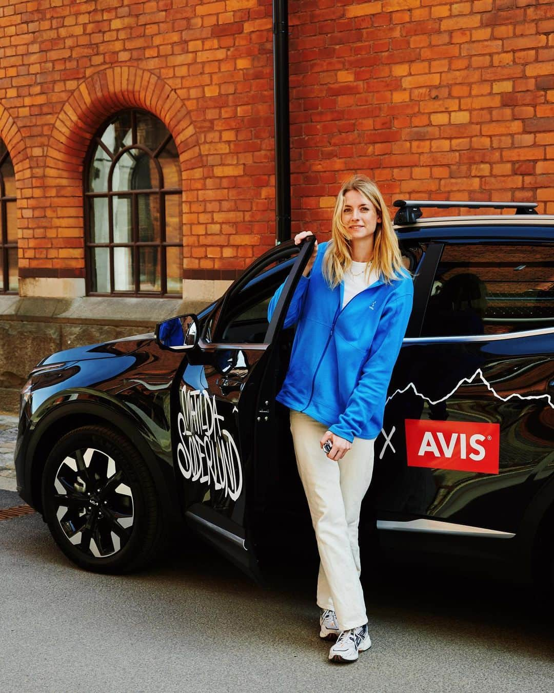 マチルダ・セーデルルンドのインスタグラム：「WOHOOO! I samarbete med @avissverige kommer jag åka runt i den här bilen de kommande månaderna! Nu är jag redo för en sommar med massa klättring och äventyr 🇸🇪 🇳🇴 ⛰️  Bilen kommer från Avis GoGreen man kan välja och bli garanterad en laddhybrid eller elbilar när man hyr bil. Jag har ofta hyrt bil från Avis när jag har rest i Sverige eller utomlands då de finns nästan överallt i världen och har ca 150 stationer i Sverige 😊  🇬🇧WOHOOO! I just picked up my car from @avissverige that I will be having for the next couple of months. Ready for a summer with lots of climbing and adventures 🇸🇪🇳🇴 ⛰️  📸 @billhamiltonphotos   #avis #avissverige」