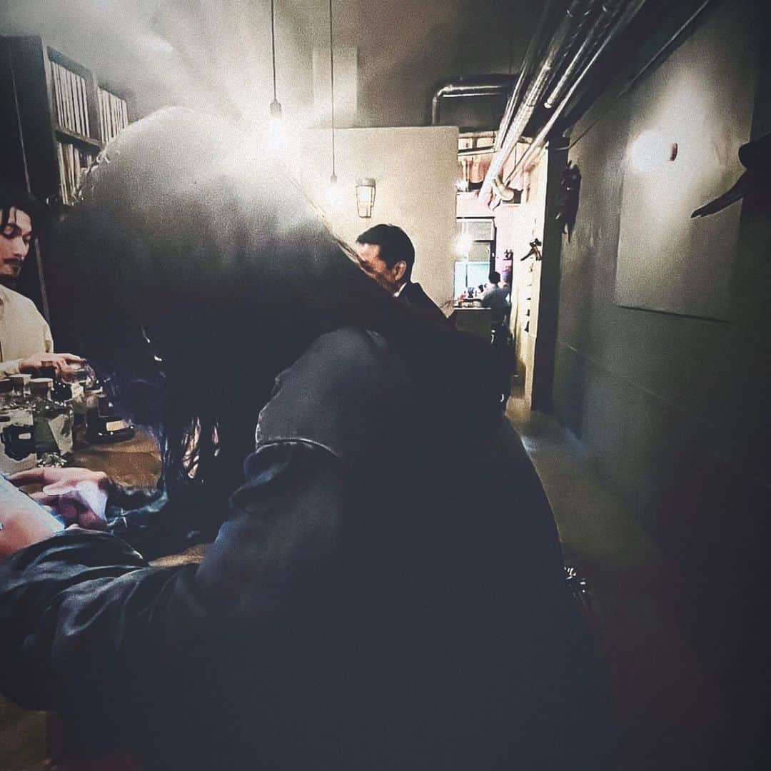 JOHNNYのインスタグラム：「絞り出した一滴のセンスの原液がありとあらゆるものを変えていく  絞り出すしかない」