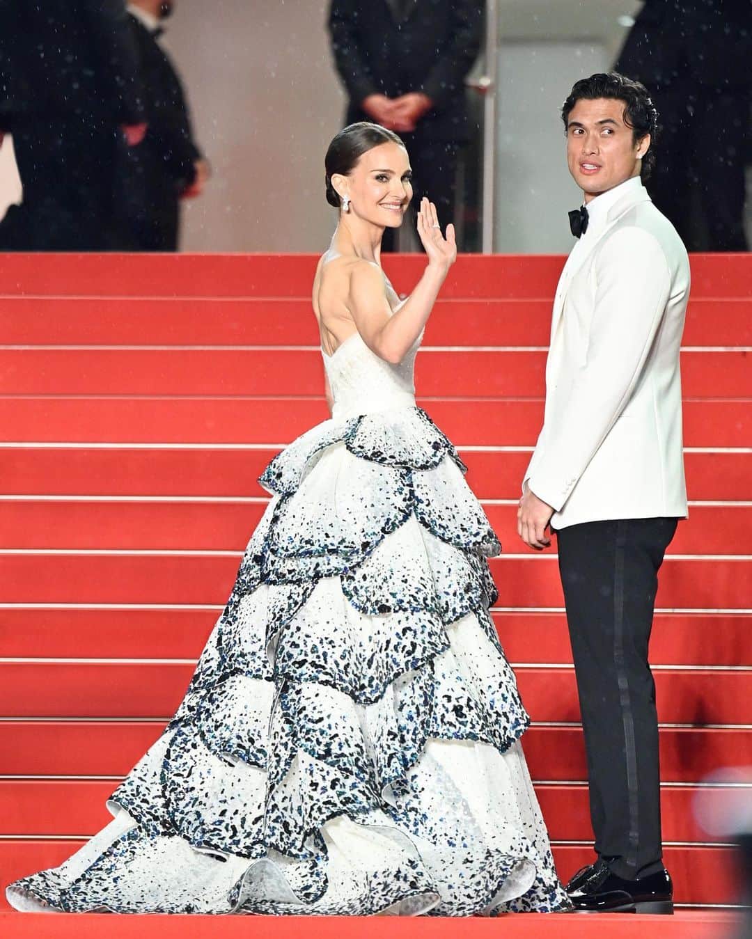ナタリー・ポートマンのインスタグラム：「Such a special night at the @festivaldecannes premiere of #MayDecember — wearing a @dior recreation by @mariagraziachiuri of the Junon dress designed by Monsieur Dior in 1949. Thank you again to @mariagraziachiuri and the entire @dior team and Atelier for your care, hard work, and creativity.   Dress @dior  Hair @mararoszak  Makeup @miwookim @diorbeauty  Styling #RyanHastings #ad @gettyimages」