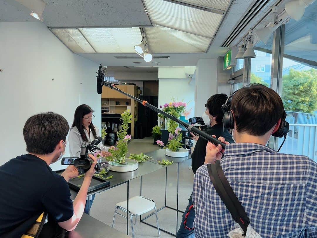 グランドプリンスホテル新高輪さんのインスタグラム写真 - (グランドプリンスホテル新高輪Instagram)「. ＼高輪エリアのプリンスホテルが紹介されました／  高輪エリアのプリンスホテルをNHK WORLD-JAPAN 『Dive in Tokyo』にてご紹介いただきました。✨   高輪エリアのプリンスホテルでは、Forbes5つ星の旅館体験や鉄板焼レストランが贈る食体験・生け花体験など様々な日本の魅力をお楽しみいただけます🌿💫   本日の放送はNHKワールドOn Demand やNHKワールド公式Youtubeチャンネルでもご覧いただけます💡  ＼Prince Hotels in Takanawa area was broadcast／  Prince Hotels in Takanawa area was broadcast on NHK WORLD-JAPAN "Dive in Tokyo". At our hotel, guests can enjoy a variety of activities, such as the Forbes Five-Star ryokan experience, the food experience presented by a teppanyaki restaurant, and the Japanese flower arrangement experience.  Today's broadcast can also be viewed on NHK World On Demand and NHK World's official Youtube channel.   @nhkworldjapan   #グランドプリンスホテル新高輪 #グランドプリンスホテル高輪 #高輪花香路 #ザプリンスさくらタワー東京 #プリンスホテル #日本庭園 #高輪時間#grandprincehotelshintakanawa #grandprincehoteltakanawa #theprincesakuratowertokyo #takanawahanakohro #japantradition #japanculture #visitjapan #traditionaljapan #traveljapan #traveltokyo #nhkworldjapan #japan」5月24日 9時59分 - grandprincehotel_shintakanawa