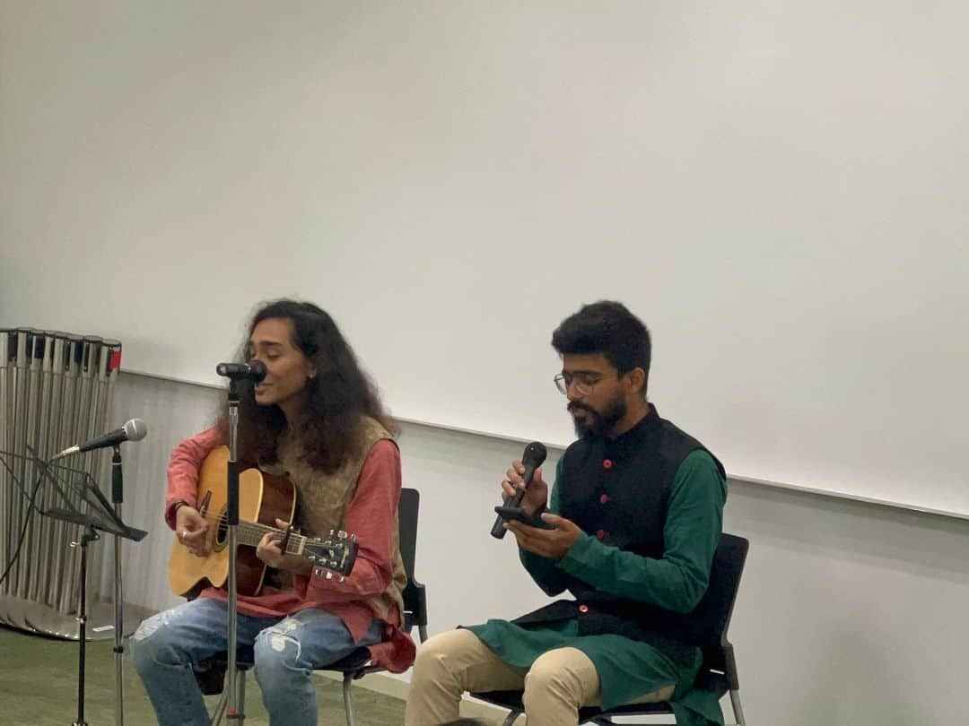 Soka Universityさんのインスタグラム写真 - (Soka UniversityInstagram)「An event to commemorate the 162nd Birth Anniversary of Rabindranath Tagore was held on Saturday, May 13, 2023. This student-organized event, supported by Soka University South Asia Research Center (SARC) and Global Core Center, welcomed Ms. Kanika Aggarwal, the Director of the Vivekananda Cultural Center as a special guest.   Floral tributes were paid to the statue of Rabindranath Tagore (located at Soka University) by Ms. Aggarwal and Prof. Ryohei Tanaka, the Director of SARC and Executive Vice-President of Soka University. This statue was presented to Soka University by Indian Council for Cultural Relations (ICCR) in 2009 and is one of the very few statues of Tagore in Japan. This was followed by the main event in Space Arena at Global Square, which included presentations and speeches to introduce Tagore and cultural performances of songs written and composed by him.  #tagore #birthanniversary #southasia #india #japan #sokauniversity」5月24日 10時07分 - sokauniversity