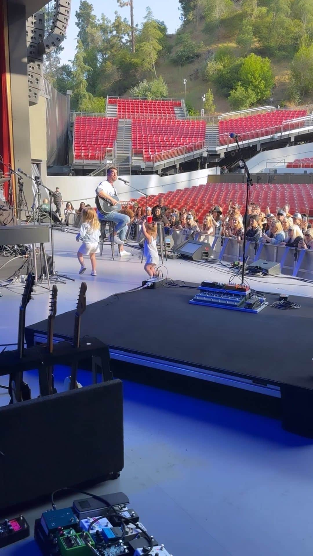 ブルット・ヤングのインスタグラム：「Tested out some new background dancers during our pre-show VIP hang… think we should add them into the show?」