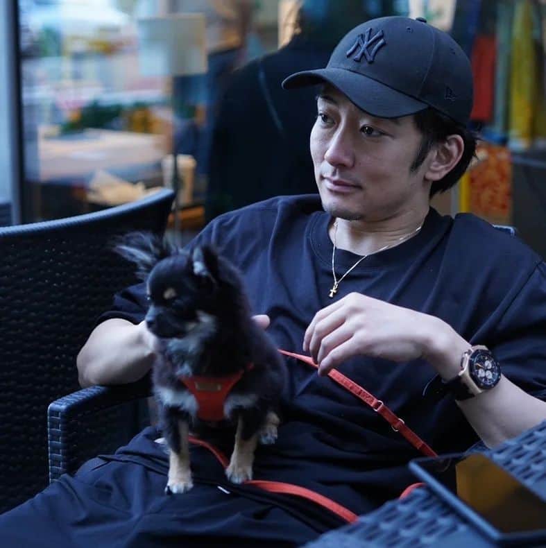 田村一将さんのインスタグラム写真 - (田村一将Instagram)「しゅんがプナとの写真撮ってくれたよー😊 まだパピーだから代官山蔦屋でも注目の的😁いっぱい遊んでもらえたね🐶 プナアカウント作ろーかな🤔 @shun_6_20  #パピー #チワワ #チワワのいる暮らし #dog #代官山蔦屋書店」5月24日 10時11分 - tam211