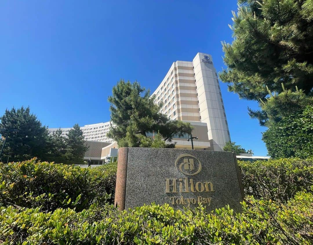 ヒルトン東京ベイ Hilton Tokyo Bayさんのインスタグラム写真 - (ヒルトン東京ベイ Hilton Tokyo BayInstagram)「おはようございます！今朝の舞浜は、昨日とは打って変わって、雲ひとつない青空が広がっています☀️  ホテルでは、少しずつ夏に向けた準備を進行中✨ 皆さま素敵な一日を😊  #ヒルトン東京ベイ #ヒルトン #東京ディズニーリゾート#舞浜 #千葉ホテル #東京観光 #ホテルステイ #おはようございます #イマソラ #いまそら部 #いまそらぐらむ #加工なし #hiltontokyobay #hilton #tokyodisneyresort #maihama #goodmorning #niceweather #greatday #familytravel #hotel #tokyotrip #japantravel #nofilter」5月24日 10時18分 - hiltontokyobay