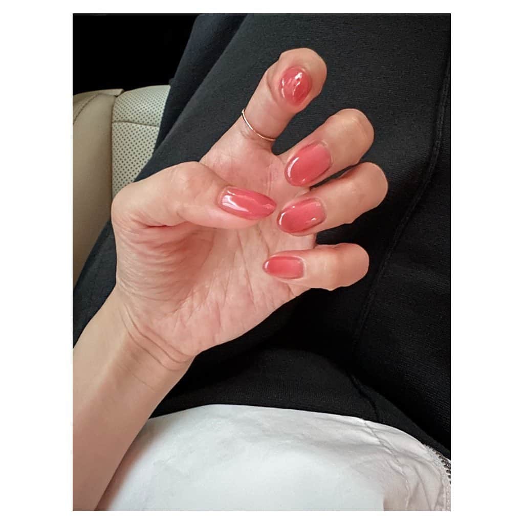 のインスタグラム：「ワンカラーもやっぱりいいね💘  #ネイル #nail .」