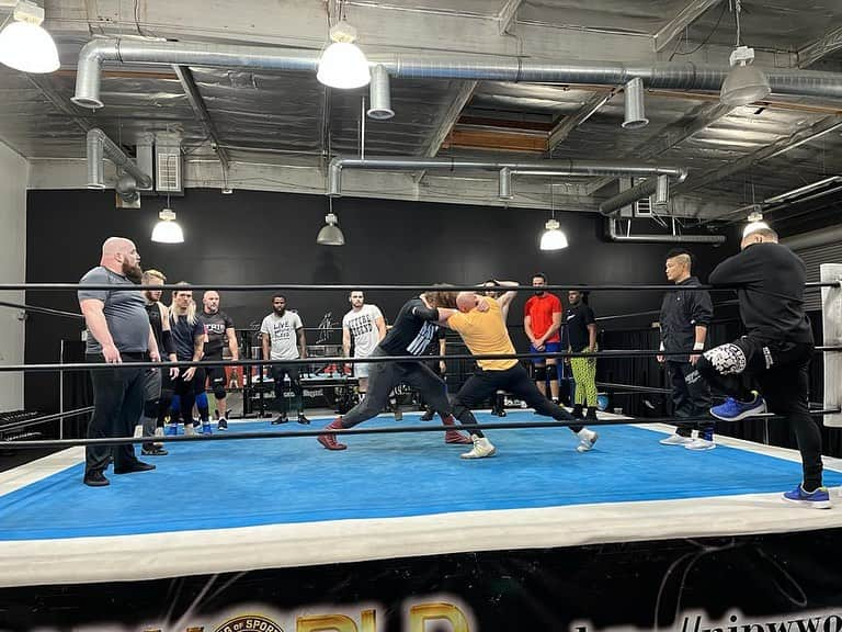 KUSHIDAさんのインスタグラム写真 - (KUSHIDAInstagram)「卒業道場マッチ！  Introducing #njpwacademy Showcase!  June 10, see the products of the NJPW Academy in action at NJPW's LA Dojo!  A chance to see fresh talent in an intimate setting, tickets are on sale NOW!  6月10日（土）にNJPW ACADEMY 卒業興行『NJPW ACADEMY SHOWCASE』がLA道場で開催されることが決定した。  2023年3月から始動したNJPW ACADEMY。アメリカ国内のみならず、イギリス、カナダなど世界中から集まった生徒たちが互いに切磋琢磨し、これまで2ヵ月間共に汗を流してきた。  アドバンスコースではKUSHIDA、フレッド・ロッサー、ロッキー・ロメロ、ビギナーコースではザ・DKC、ベイトマン、ロイス・アイザックスの指導のもと、生徒たちは着実に成長を続けてきた。  今回、NJPW ACADEMYの集大成として、これまで生徒たちがACADEMYで学んできた技術を披露する 『NJPW ACADEMY SHOWCASE』が開催されることとなった。  出場予定選手は以下の通り。  <NJPW ACADEMY コーチ、選手> フレッド・ロッサー ザ・DKC ロイス・アイザックス ケビン・ナイト  <NJPW ACADEMY 生徒> アレク・ブルズデール バック・スキナー カルダー・マクール キャメロン・ゲイツ デイトン・キャメロン エリオット・クロウ ジェイムス・タピア ジョニー・ロビー キリアコス・J・トゥンバス ランギ マット・ヴァンダグリフ ムリガン フィル・ゴドフリー ルディ・ロックハート サムサラ トリッシュ・アドラ ザック・テイラー  <他団体・ローカル選手> アロンソ・アルバレス エル・プリモヘニオ・トレベッカ オネスト・ジョン J2 マティオッリ マイケル・ホプキンス マイロ レッド・ウィリアムス  ■ 『NJPW ACADEMY SHOWCASE』 ・日時：2023年6月10日（土）16時30分開場 17時開始  ※アメリカ西部時間（PDT） ・会場：LA DOJO（カリフォルニア州 カーソン） ・住所：20821 Annalee Ave, Carson, CA 90746  ■ チケット料金 指定席：$30 立見席：$20  @njpwworld_official @njpw_global @njpw1972   #新日本プロレス #newjapanprowrestling #njpwworld #njpw1972 #njpwstrong」5月24日 11時18分 - kushida_ts