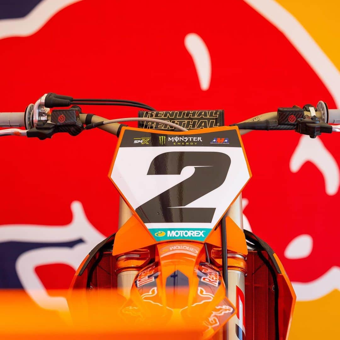 Racer X Onlineのインスタグラム：「“I’m extremely excited to be lining up for the Pro Motocross series. I didn't compete outdoors last year, so this will be my first time racing it since 2021.” Cooper Webb returns for all 1️⃣1️⃣ Rounds of Pro Motocross 🤘🏼Photos: @align.with.us #ProMotocross #SMX」