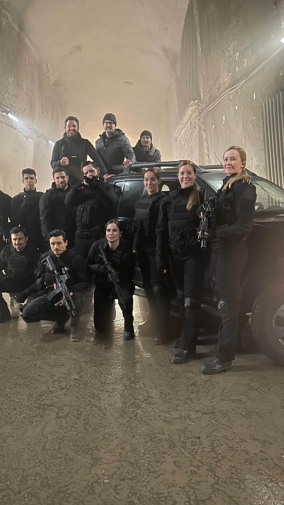 ルーク・クラインタンクのインスタグラム：「Thank you to our incredible stunt  team for an action packed Season 2 of @fbicbs #fbiinternational  Check out this action reel created by our badass stunt coordinators @kenbarefield and @rick_marcus  Shout out to all #FBI fans for the continued support!」