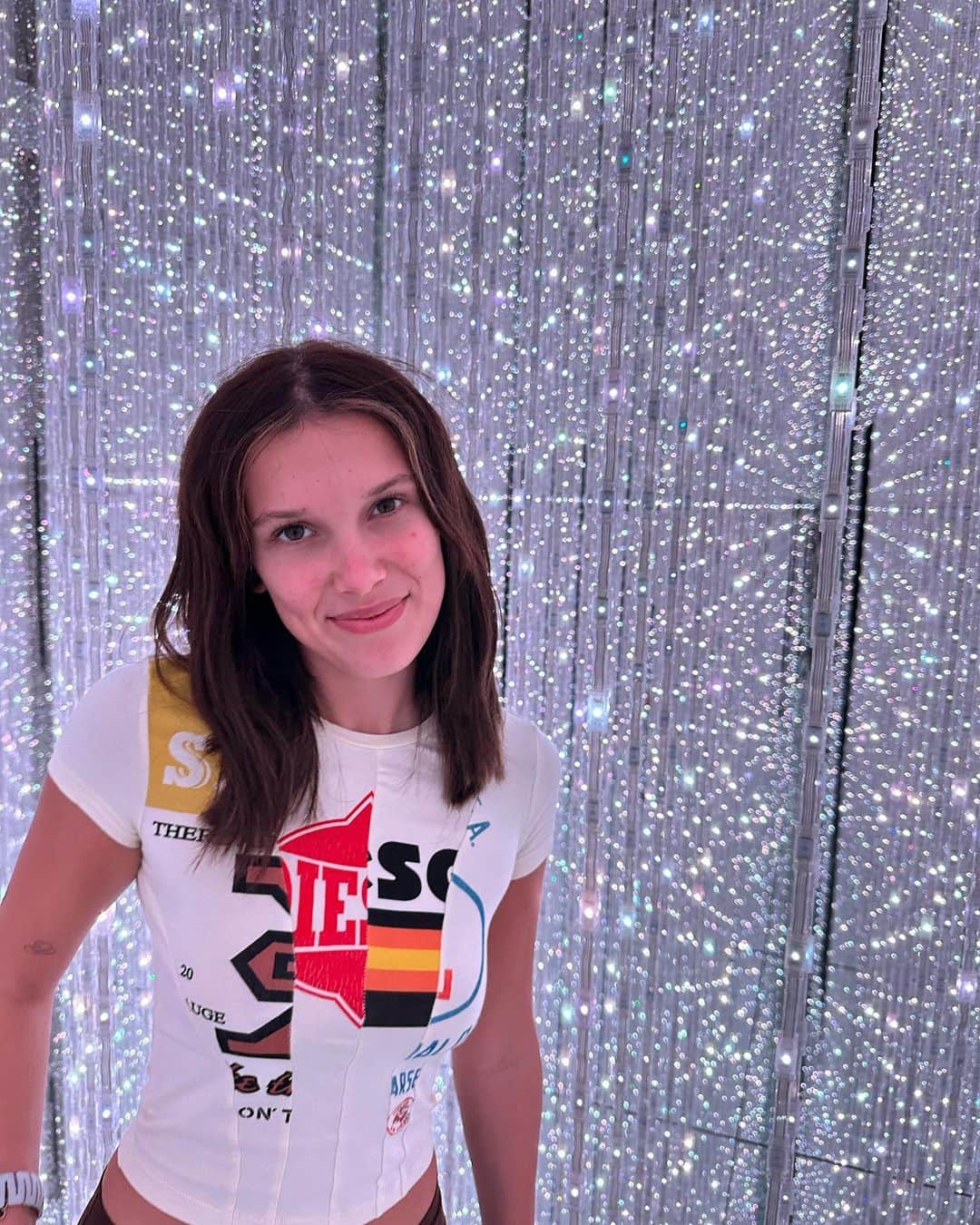 ミリー・ボビー・ブラウンのインスタグラム：「fun! quirky! kawaii!!!!!」