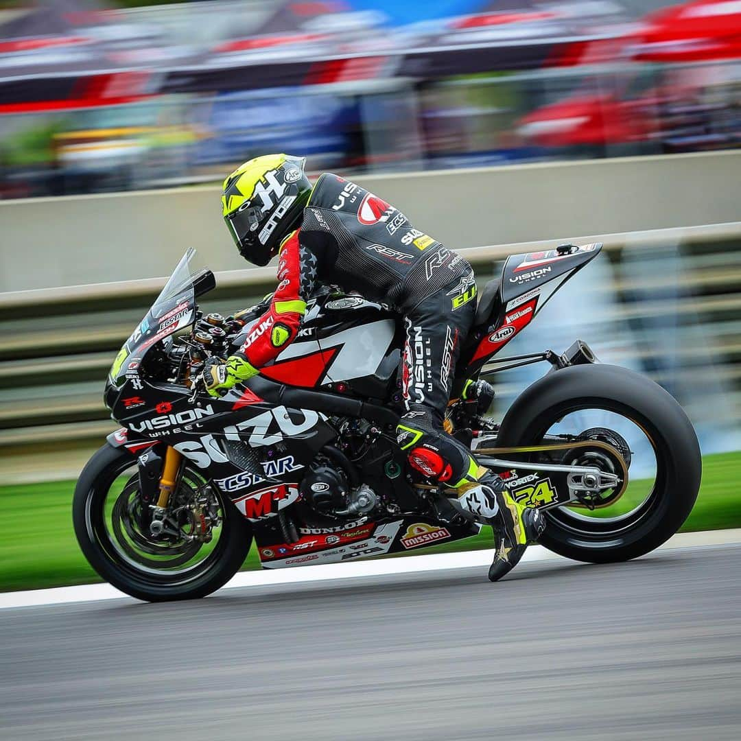 トニ・エリアスのインスタグラム：「Stooooooooooppppp!!!!!!  @team_hammer_inc  @suzukicycles  @visionwheel  @m4_exhaust  @motoamerica  @ridedunlop  @wearehonos  @alpinestars  @galferusa_bike  @rstmoto  @araiamericas  @oakleymotorsports  @eliastwentyfour  @flex_racing  @studimotoperformance  @pitbullproducts  @brianjnelsonphoto」