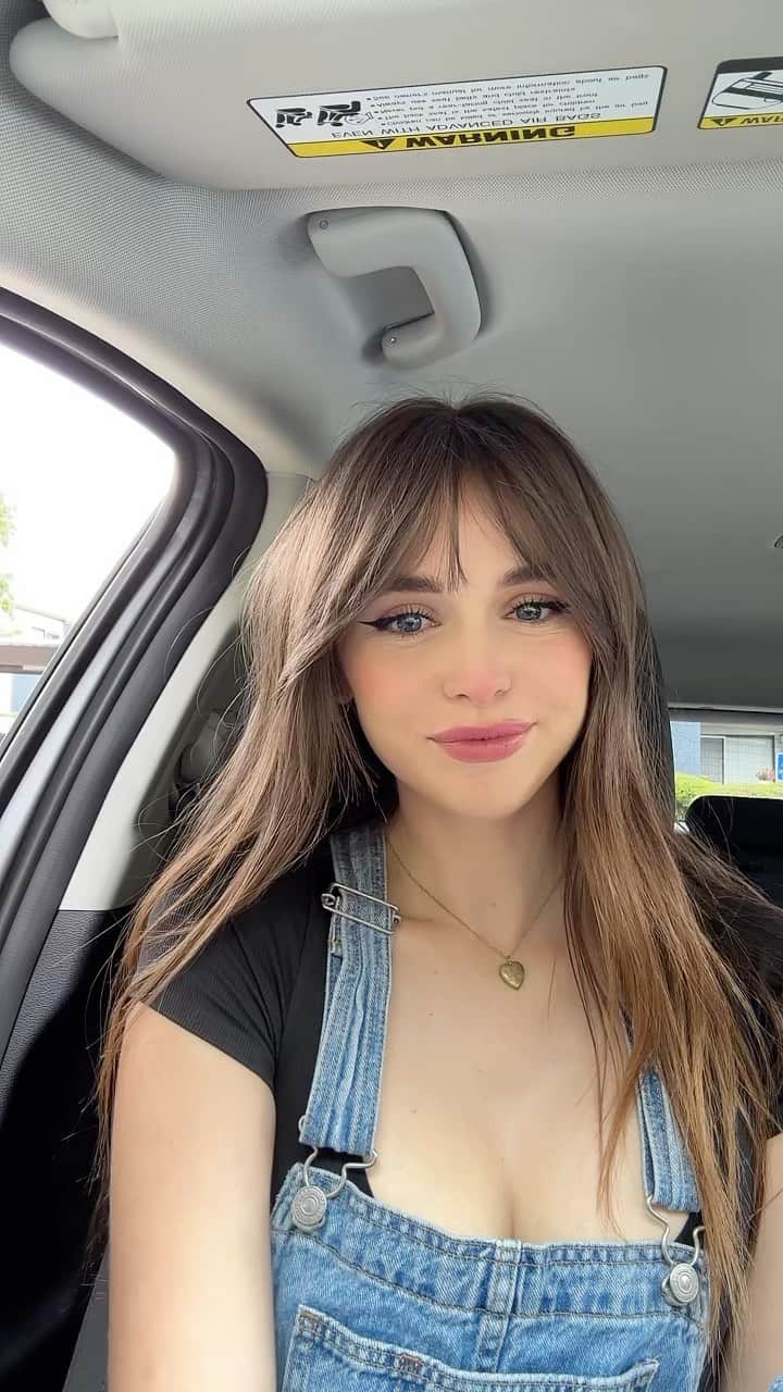 Acacia Brinleyのインスタグラム：「🧸just happy to be here🫶🏼」
