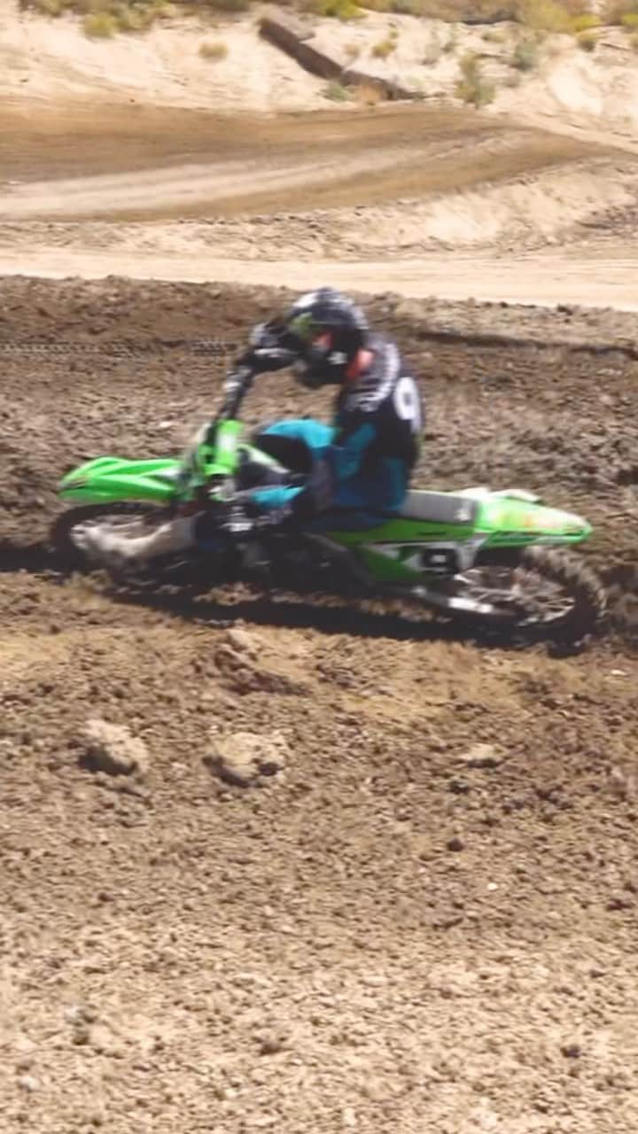 Racer X Onlineのインスタグラム：「The stopwatch nationals continue ⏱️ Check out the locals burning laps at Perris before we get cookin this weekend 📺 LINK IN BIO #ProMotocross #SMX」