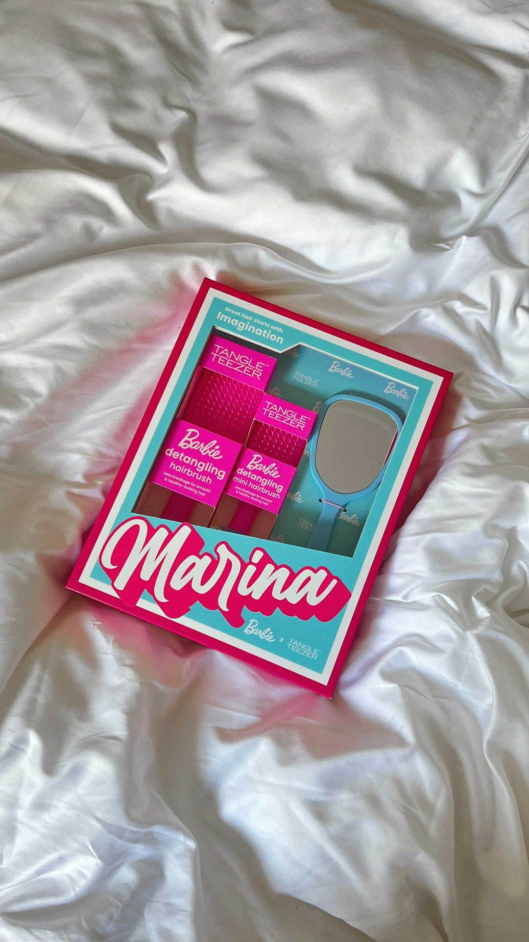 マリーナルイバルボサのインスタグラム：「This Barbie is carioca! We had so much fun in the @tangleteezerus x @barbie collab in Cannes 💘 that hairbrush is a dream #BarbiexTangleTeezer #ad」