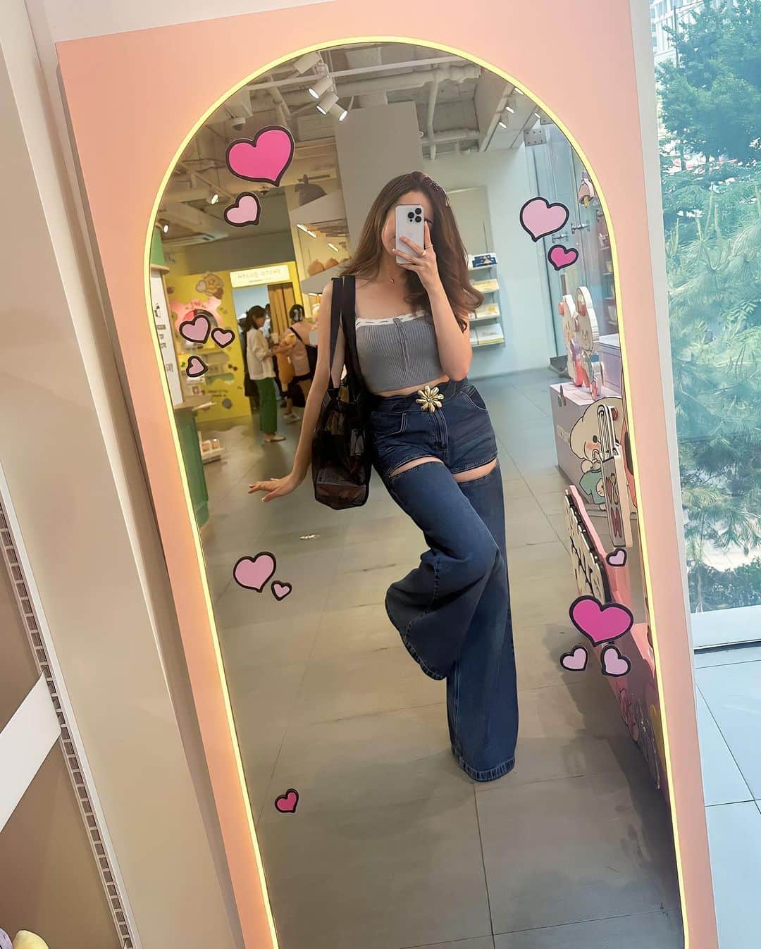 Pokimaneさんのインスタグラム写真 - (PokimaneInstagram)「traveling makes me feel alive 🥲」5月24日 4時25分 - pokimanelol