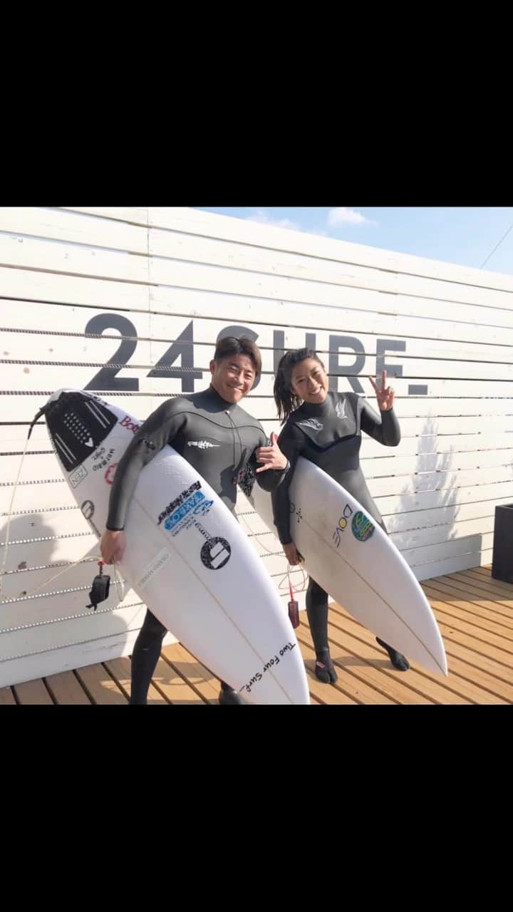 前田マヒナのインスタグラム：「I didn’t want to believe the news I received last night. This morning I decided to pay my respect and visit you at Pipeline. I cannot really express how I really feel in Japanese, But thank you for everything Nao San. Life is weird and so precious. I am so grateful to call you a friend, uncle, and family. Nao san was one of the original Japanese surfers to ever charge Pipeline, and would always come and stay at my parents house on the North Shore. I hope you are riding endless Pipe barrels with Shmoo, Uncle Derek, Uncle Miichan and Yonosuke 🤍🤍🤍 I will take care and keep an eye out for Miho San, Takkun, Yurina, Yukio San and the rest of the family. A HUI HOU, UNTIL WE MEET AGAIN 🤍🤍🤍🤍 May you finally rest in Peace #FUCKCANCER   いつもありがとございますNao San.  うまく日本語をかけなくて、ごめんなさい。Nao Sanはいつもハワイに泊まりに来てた。Miho San, Takkun, Yurina , Yukio sanを守ります。天国でNao San, Shmoo, Uncle Derek, Miichan とYonosuke 最高の波乗っている事を願っています。🙏🙏🙏　ア・ホイホウ　🤍🤍🤍」