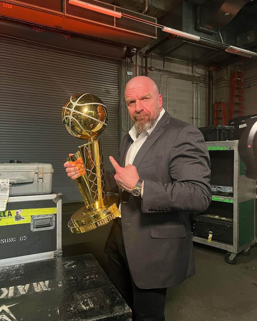 トリプルHのインスタグラム：「A 14-time World Champion! 😤  What a thrill to meet @tripleh and experience @wwe Monday Night RAW!」