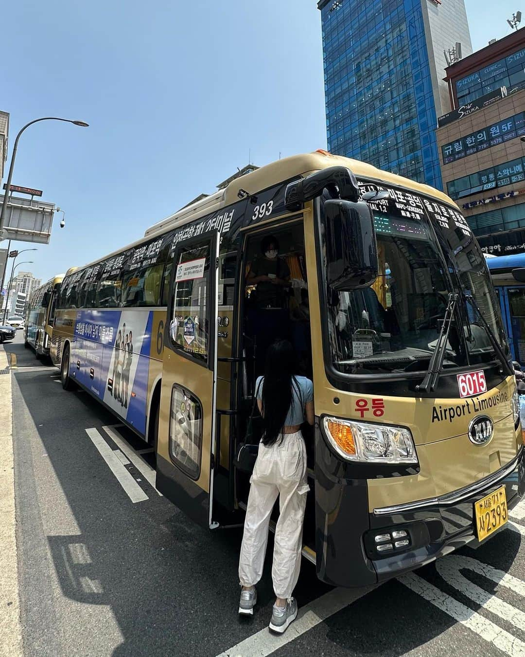 ききまるさんのインスタグラム写真 - (ききまるInstagram)「韓国楽しかったなーん  . . 韓国に留学に行ってる友達と久しぶりに現地で会えたんだけど毎日ダンス練習と語学勉強の日々で芸能事務所に入るのに体重制限があって下剤飲んでるって言ってて衝撃的すぎた . 夢追人って本当にすごい..... . . 私って本当に生ぬるい生活を送りすぎていて恥🫥 . . . #無加工も可愛いと言われたい  .  -----------------------------  💠インスタ歴10年現在フォロワー45万人 💠-13kgダイエット成功リバウンド無し 💠猫と犬と東京のど真ん中で暮らす25歳 💠事務所無所属(フリーランス) 💠TikTok & Twitterも 💠#旅行　#サウナ　#ダイエット   フォロー、保存、コメント嬉しいです✨       (((( 　@kikigram_97 ))))   -----------------------------  . . #韓国観光 #韓国旅行 #韓国旅行記 #渡韓　#渡韓記録 #渡韓レポ #韓国カフェ　#韓国かわいいカフェ #かわいいカフェ　#映えカフェ　#大邱　#大邱カフェ　#大邱観光　#大邱旅行 #converse #コンバースコーデ #コンバースハイカット #コンバース女子 #厚底コンバース #韓国コンバース　#mlbkorea #mlb」5月24日 5時20分 - kikigram_97