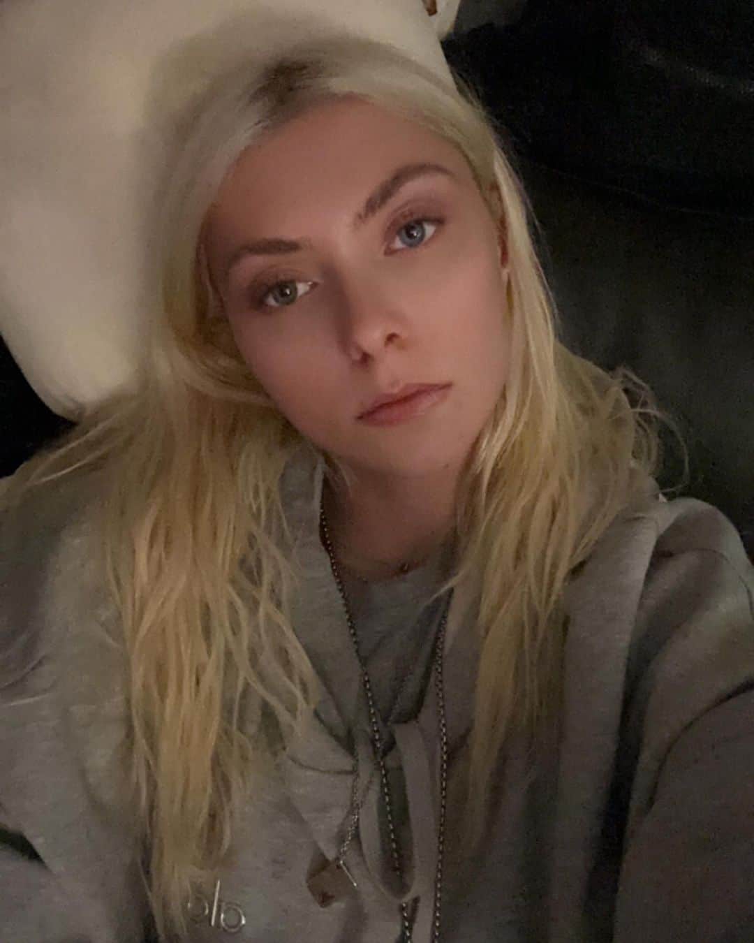 テイラー・モンセンのインスタグラム：「ST. LOUIS!!! Excited to go back to my hometown this SATURDAY for #Pointfest with @1057thepoint who’s coming????」