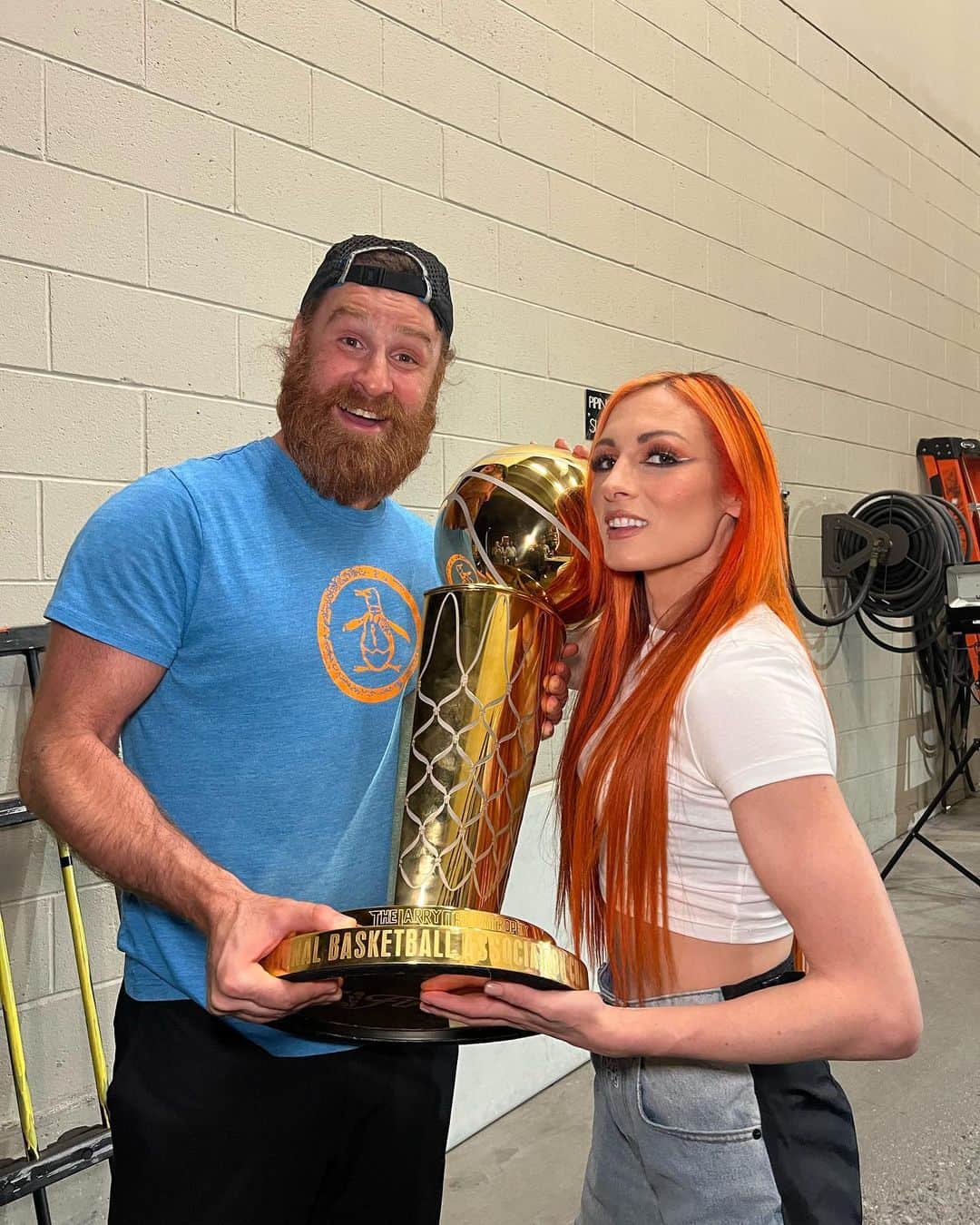 レベッカ・ノックスのインスタグラム：「📸 @samizayn and @beckylynchwwe at @wwe RAW! 🏆」