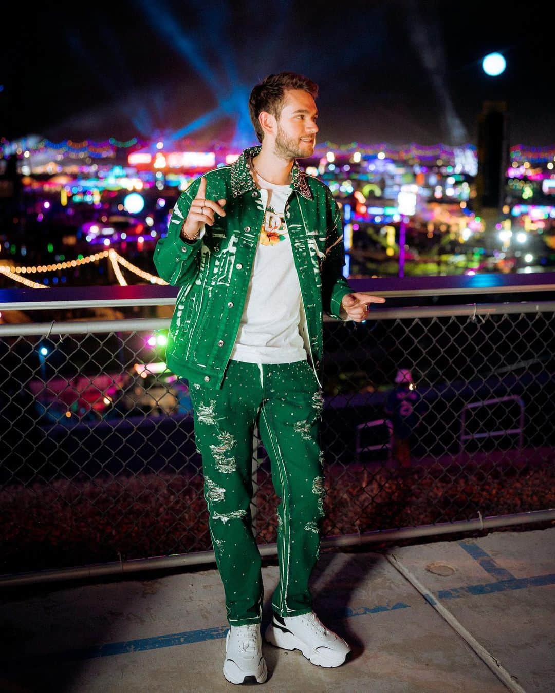 ゼッドのインスタグラム：「EDC fit by @dolcegabbana ♥️  📸: @ai.visuals」