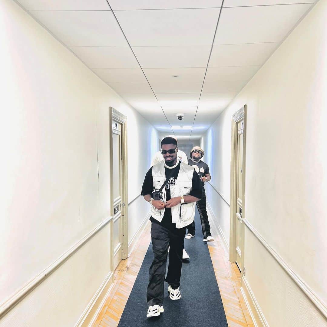 セルジュ・オーリエのインスタグラム：「Arrive on a mission like a soldier I walk with my head held high after winning the battles ✅  Tomorrow is a new day for another dream let's goooooooooooo ✌🏾🙃🤫  JEFE🫡」
