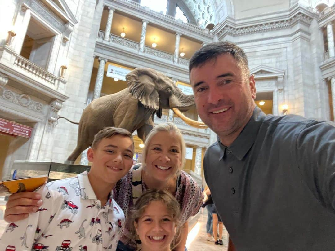 バッバ・ワトソンのインスタグラム：「Had fun touring around with the family at the Capitol… the @smithsoniannmnh was a big hit! #washingtondc」