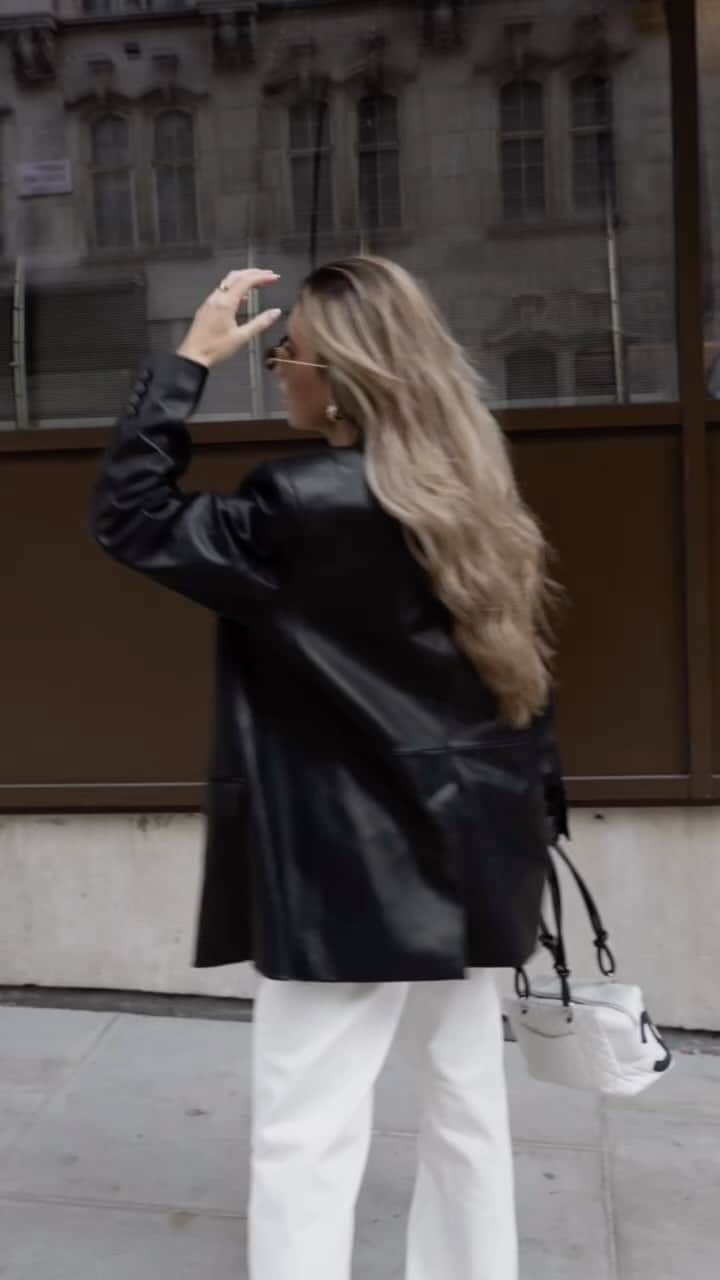 マッカージュのインスタグラム：「MONDE MACKAGE   @hannahlewisstylist wears CAPRICE, a single-breasted leather blazer with a sleek single button closure. Waist flaps with reece pockets and peaked lapels nod to classic tailoring. An elegant layer to elevate every look.     More on MACKAGE.COM     #MACKAGE #MONDEMACKAGE」