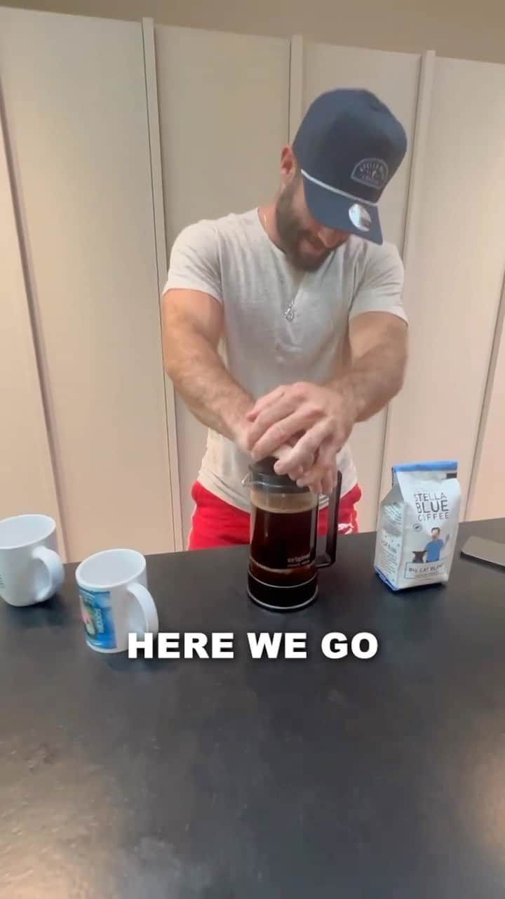 ジュリアン・エデルマンのインスタグラム：「Afternoon pick me up from my friend, and father of (3) @barstoolbigcat」