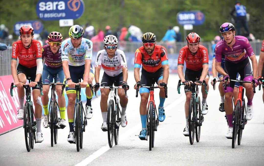 のインスタグラム：「Stage16 @giroditalia ✅  📸Photo: @iimiwa  #RideAsOne #giroditalia #Giro2023 #ジロ #イタリア #グルペット  @teambahrainvictorious  @cn_bahrainvictorious」