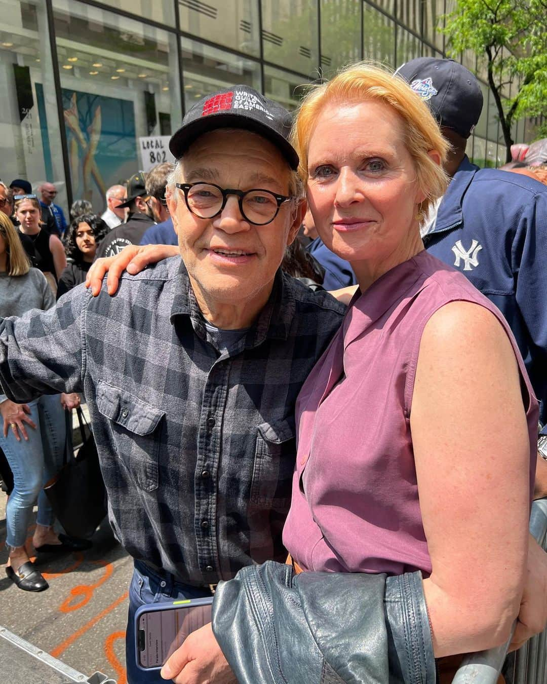 シンシア・ニクソンさんのインスタグラム写真 - (シンシア・ニクソンInstagram)「Today at @WGAEast’s #RallyAtTheRock to support my writer colleagues who are fighting for a fair and honest contract. As the sign behind the podium said, it’s time to do the WRITE thing! 📝  Swipe to the end for my tribute to some of the greatest (and most apropos) lines of all time! #WGAStrong」5月24日 6時47分 - cynthiaenixon