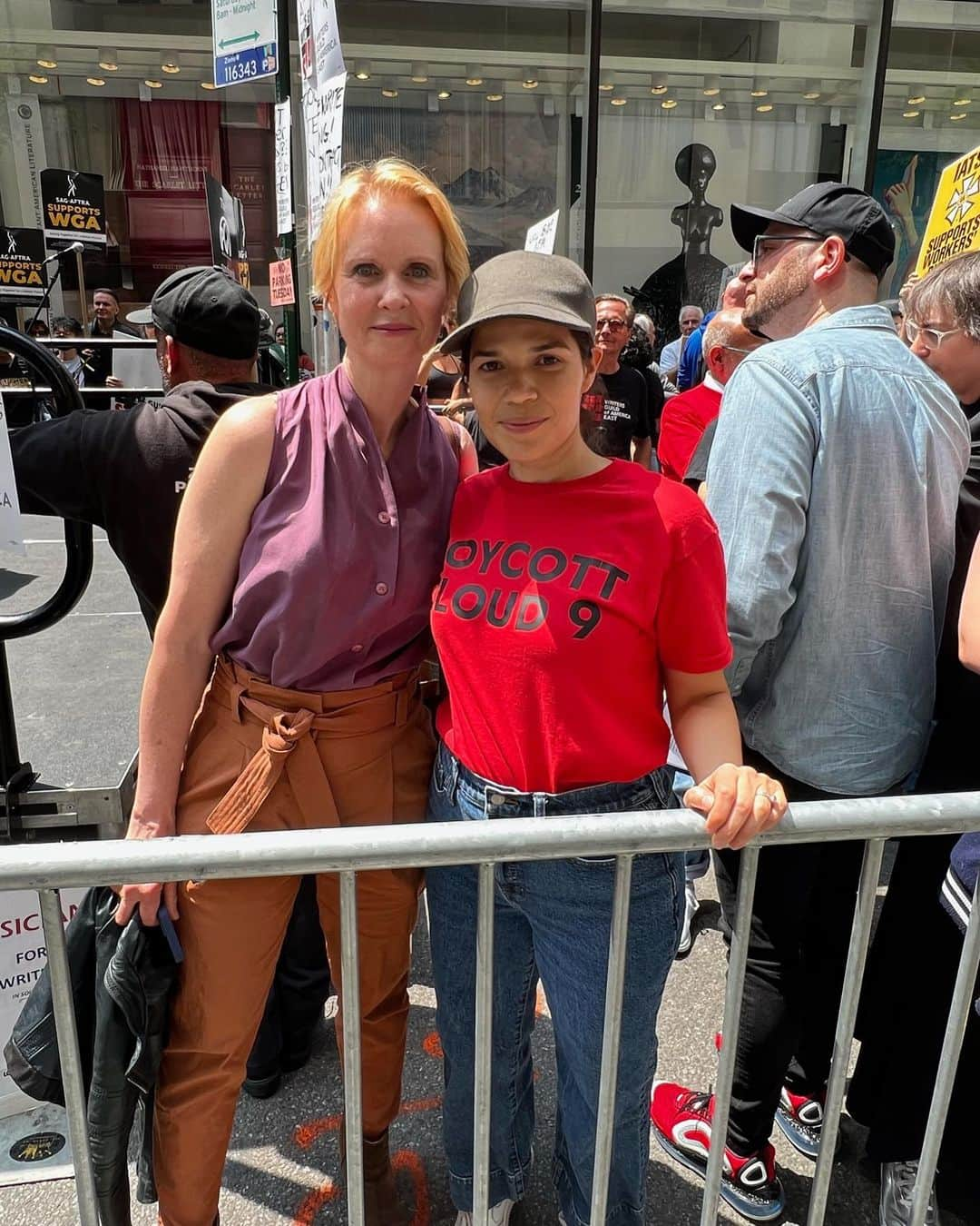 シンシア・ニクソンさんのインスタグラム写真 - (シンシア・ニクソンInstagram)「Today at @WGAEast’s #RallyAtTheRock to support my writer colleagues who are fighting for a fair and honest contract. As the sign behind the podium said, it’s time to do the WRITE thing! 📝  Swipe to the end for my tribute to some of the greatest (and most apropos) lines of all time! #WGAStrong」5月24日 6時47分 - cynthiaenixon