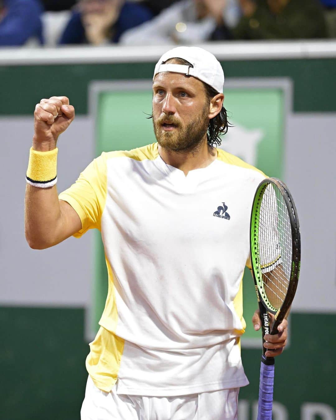 リュカ・プイユのインスタグラム：「Magnifique victoire de @lucaspouille hier, demain on attaque le 2ème tour des qualifs, ALLEZ 👊🤩  #tennis #sport」