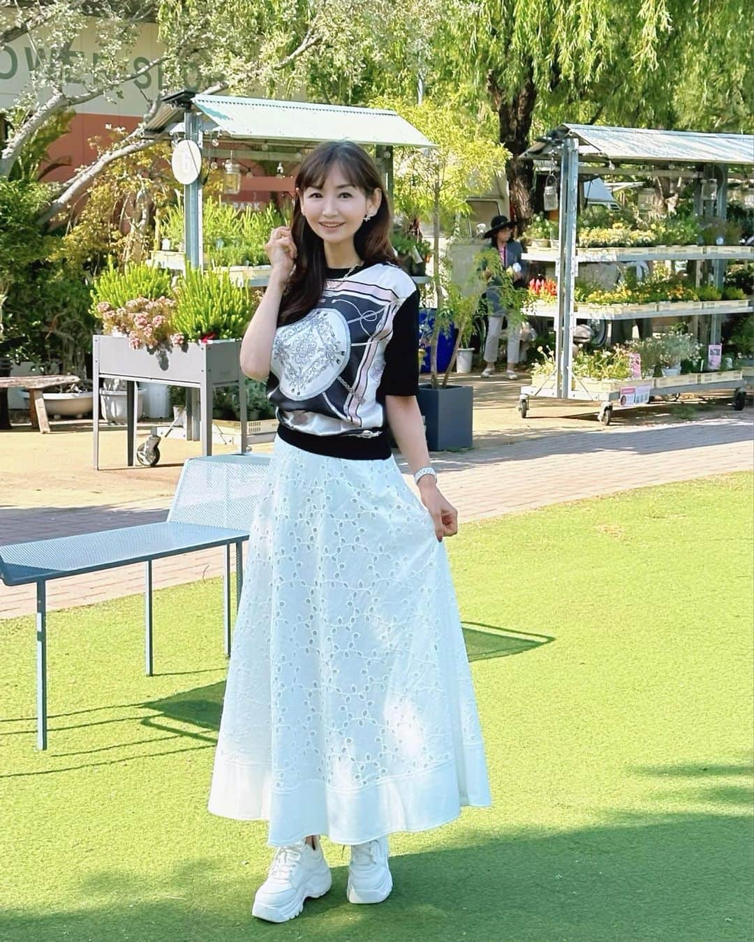 長谷川夕希子さんのインスタグラム写真 - (長谷川夕希子Instagram)「都会のオアシスって コレだ🌳🌲 みたいな場所 @share_green_minamiaoyama   緑🌳🌲が綺麗に見える やっぱり晴れ☀️が好き💓  スワイプして最後の 写真も見てみてね✨  行きたくなる人多いと思う😊♪  映えスポットやファッション、美容情報等々投稿しています→ @yukikogabby   いつも良いね👍ありがとうございます🥹 フォロー励みになります❣️  #南青山  #シェアグリーン南青山  #映えスポット  #映え  #アラフォーコーデ  #アラフォーファッション  #アラフィフコーデ  #アラフィフファッション  #美魔女 #大人女子の休日  #大人カジュアルコーデ  #大人カジュアルファッション  #サマーニット  #ザラコーデ」5月24日 6時57分 - yukikogabby