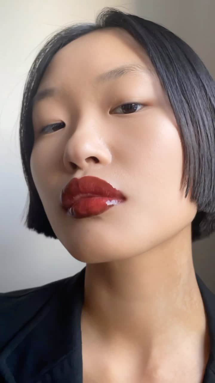 Kento Utsuboのインスタグラム：「👨‍🎨 🌫️🌫️ super kawaii Glossy Red lip🌫️🌫️ Beautiful @jeannezh.eng 💄💋  _ _ _ _ _  Please leave a like and comments below!!!❤️‍🔥 Any questions are welcome!!  スパかわいいーー💋🥹✨ パウダーパウダーパウダー グロッシーリップでめちゃエレガント💄💋🌱 スパかわいい——😉❤️  皆さんの感想・コメントお待ちしてます🎶 質問もお気軽にどうぞ😆」