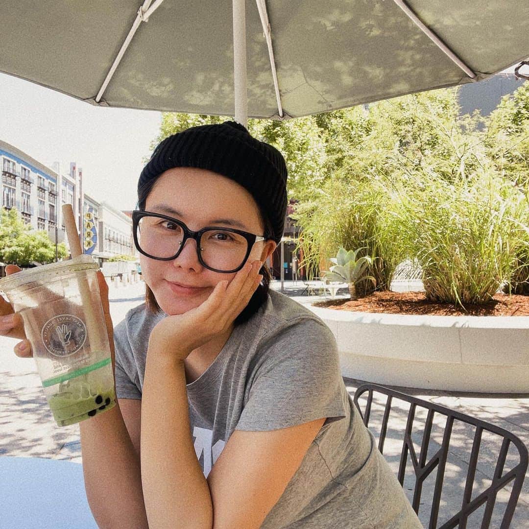 リュ・ジヘのインスタグラム：「💚  #미국생활 #산타나로우산책」