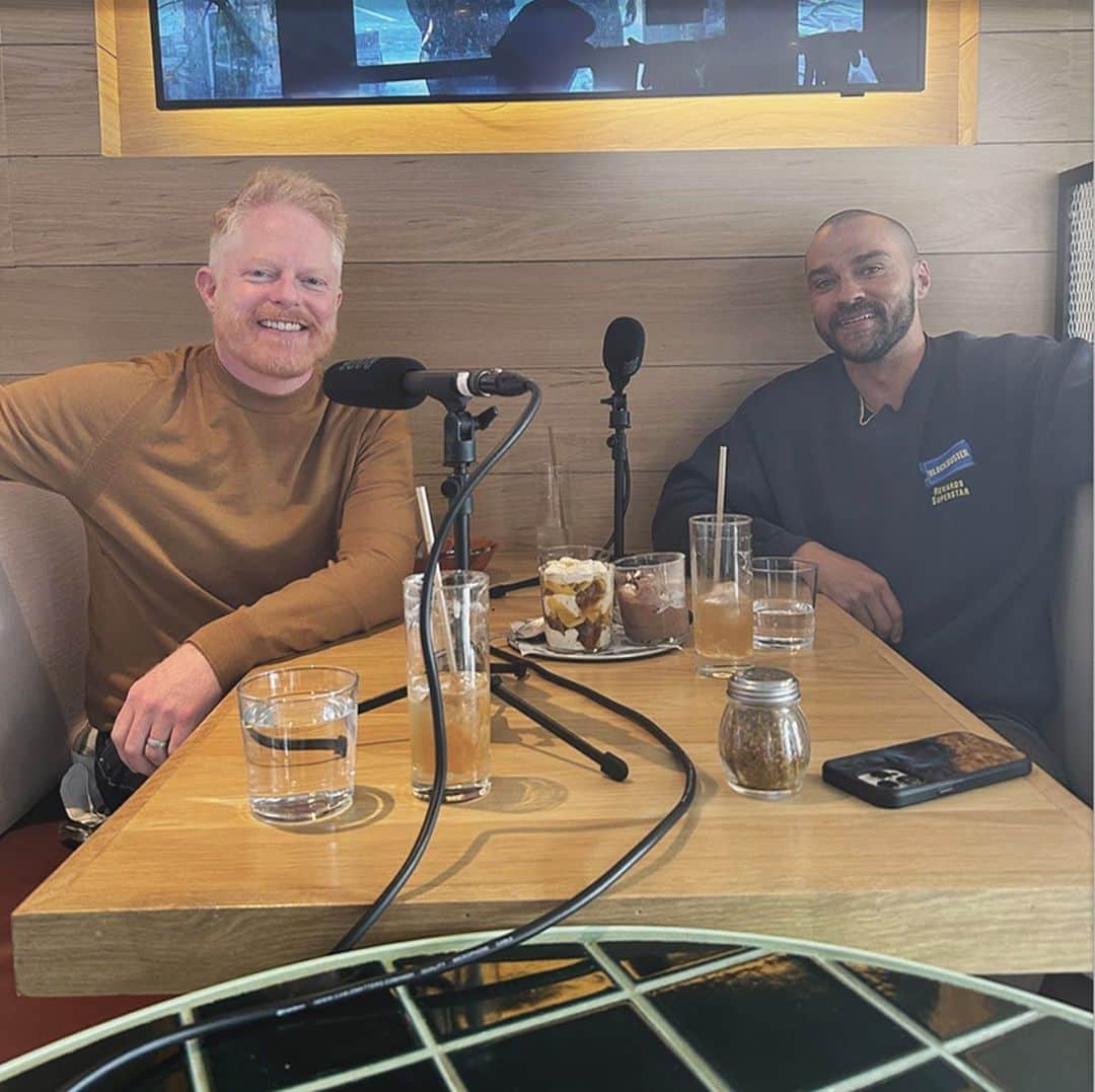 ジェシー・ウィリアムズのインスタグラム：「Why not drop two? To celebrate Dinner’s on Me podcast launch day, in addition to Julie Bowen’s episode, we are also dropping episode 2 with @ijessewilliams. Jesse & I ate at📍@pijjapalace. Let me tell you, Pijja lived up to the hype!   Available now wherever you get your podcasts or at the link in my bio!  Let me know below if you’ve listened & what you think? #dinnersonme」