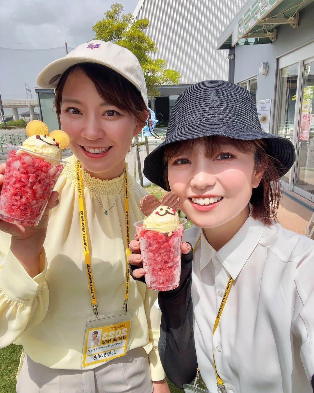 上杉あずさのインスタグラム：「. #タマスタ筑後 名物 #あまおうけずり 🍓🍧  昨日のタマスタ取材️📝⚾️🐥⸒⸒ たまたま相棒(@yuu__noir )と一緒になりました🎀取材終わってファン'sテラスで今季初あまおうけずり🍓🍧期間限定で可愛くアレンジしてくれました🤲  筑後の夏はやっぱりあまおうけずり🥰  #sbhawks #福岡ソフトバンクホークス #タマホームスタジアム筑後 #ファンズテラス #あまおう #あまおうスイーツ #かき氷 #球場グルメ #球場スイーツ #ひな丸 #ゆう丸」