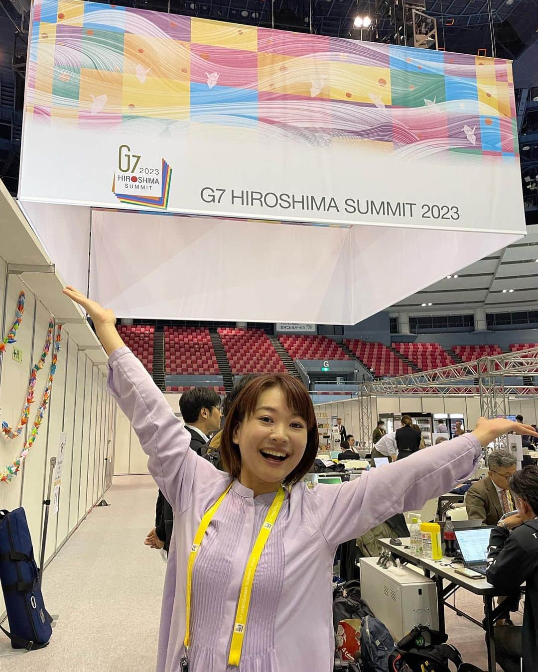 有田優理香のインスタグラム：「🕊  G7広島サミット無事に閉幕。  歴史的な瞬間が広島から世界に 発信されていく様子、目に焼き付けました！  ふと10年前の新人アナウンス研修で被爆者の坪井直さんが「メディアの皆さんが平和の大切さを発信し続けることが大事なんですよ。がんばってくださいね。」という言葉を思い出しました。  1人1人の力は小さいかもしれませんが、 続けていき後世に繋いでいくことが 「核なき世界」に繋がったら嬉しいですね。 伝えてとして責任を感じながら向き合い続けます😌  そして、広島の願いをそれぞれの国に持ち帰った 海外メディアの皆さんの今後の発信にも期待したいです🌍  #g7広島サミット #g7 #国際メディアセンター #広島テレビ #覚えておこう #アナウンサー」
