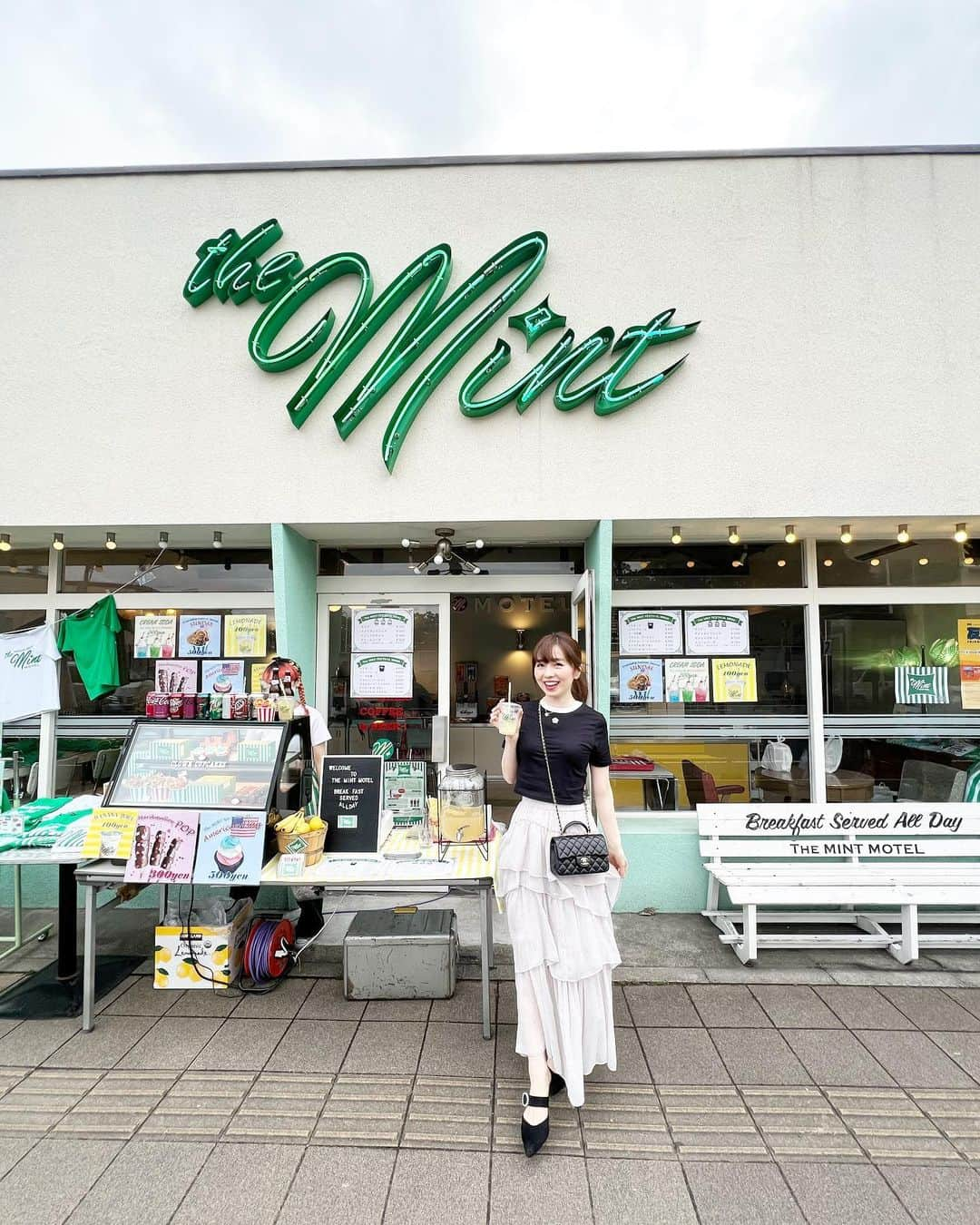 早川愛さんのインスタグラム写真 - (早川愛Instagram)「💚💚💚  the MINT MOTEL💚💚💚 @mintmotel_tokyo  かわいかった💚💚💚  ・  ステーキハウスでアメリカンなステーキとポテトもたべたよ🥩🍟 ポテトはアメリカンサイズで食べても食べても減らない不思議な現象〜たぶん私1人でじゃがいも４個分はたべたわ🍟笑  ・  #チャコズ福生 #ステーキハウス #テラスカフェ #テラス席  #ミントモーテル #福生カフェ #福生グルメ #福生 #横田基地友好祭2023 #横田基地友好祭 #横田基地  #福生ベースサイドストリート #happy」5月24日 7時58分 - megumegu_1006