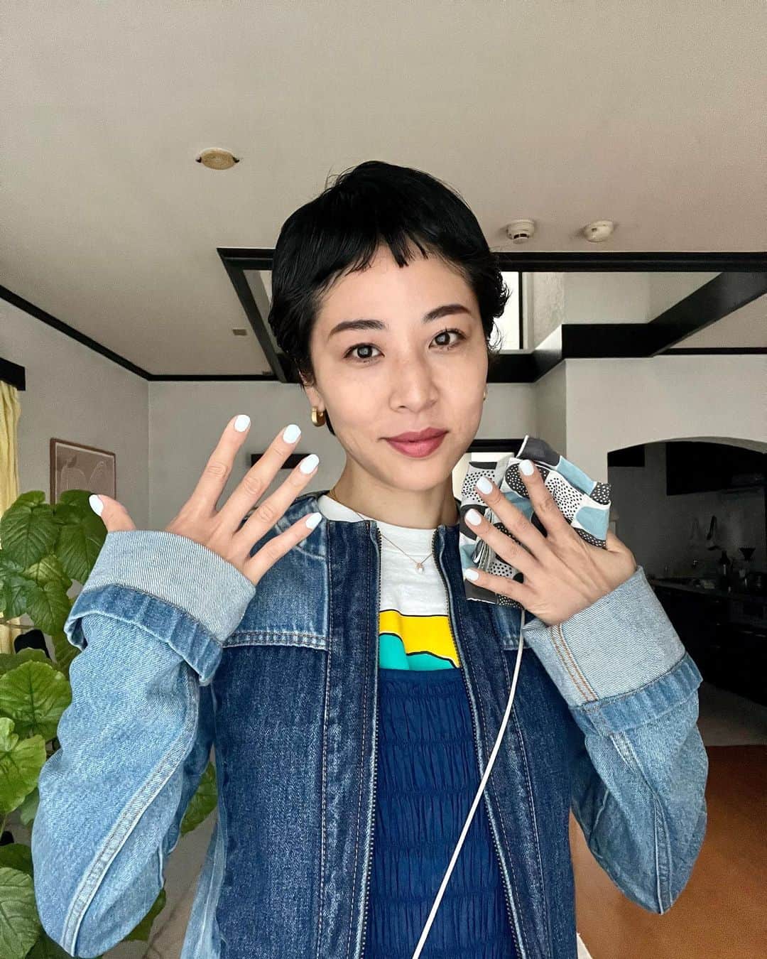 福本敦子のインスタグラム：「いつの間にこんなにブルーが好きだった？🩵💙 . 今日の夜21時からインスタライブみてね💫」