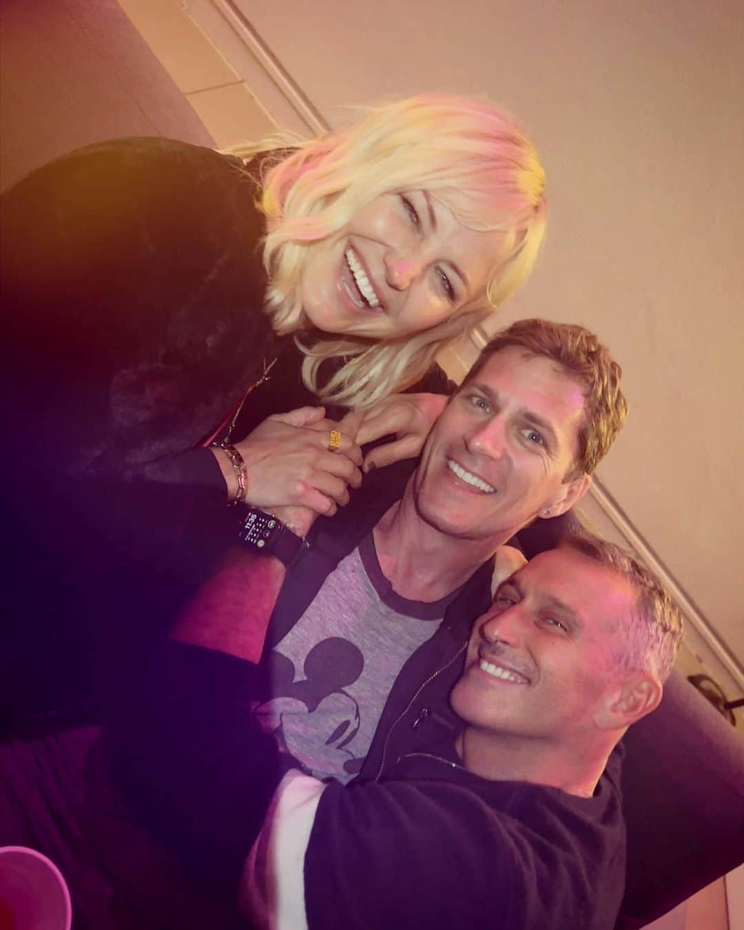 アダム・シャンクマンのインスタグラム：「Sometimes in life, if you’re lucky, you get to be friends with people who only bring you joy and love and support you. You share big ups and downs and you share a lifetime friendship that lifts you up without fail. @robthomas , I love you so much it’s crazy and watching you and @matchboxtwenty last night at the @hollywoodbowl was one of the greatest nights I’ve had in forever.  Just seeing you where you belong, so happy, so alive and singing your face off for that screaming crowd. Thanks for the night, the make out session with @malinakerman whom I never get to see enough of, and for all the years of us. I can’t wait for a lifetime more. ❤️」