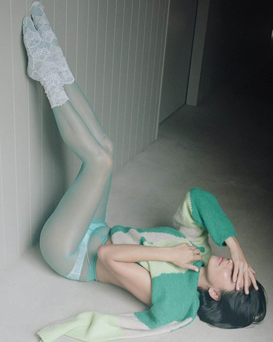 ジェシカ･ゴメスのインスタグラム：「hosiery on point 🧚🏼‍♀️ @nagnata_  @sly__morikawa  @vanessa_coyle  @colettemiller__」
