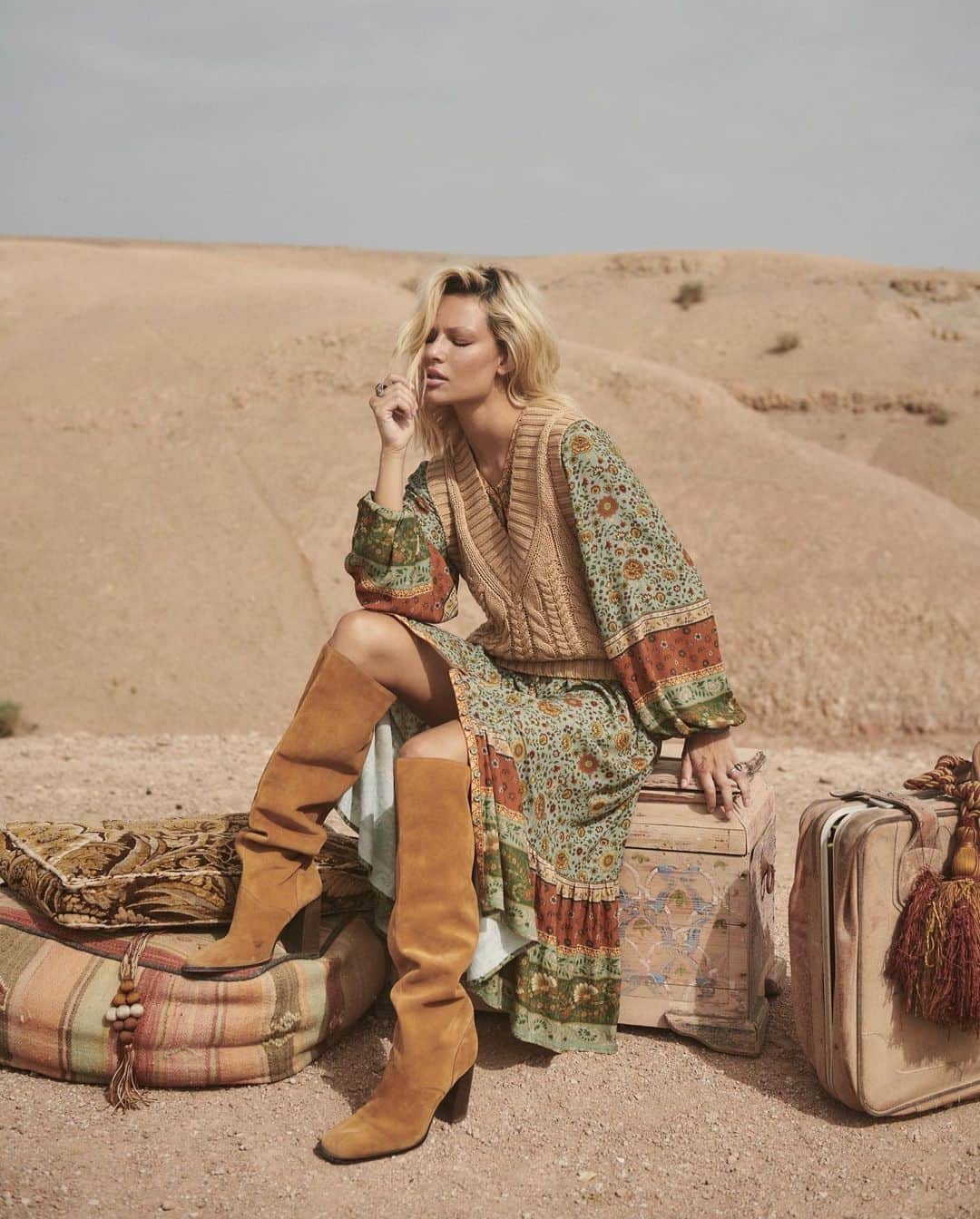 SPELLのインスタグラム：「Now Live ~ Yellow Rose new styles 🌵 As wild as the vast desert, as light and bright as sunshine. She throws her arms out wide, an explorer with a fearless heart, wandering + curious… shop online + in both our Venice + Byron Bay stores 🌹」
