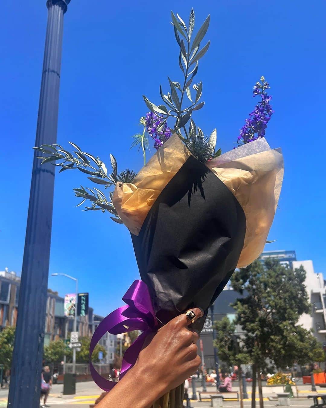 グレースマハリーのインスタグラム：「💐 to divine transformation & change ✨🙏🏾 555 (52323)」