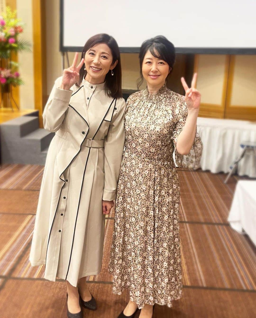 堀内敬子さんのインスタグラム写真 - (堀内敬子Instagram)「授賞式へ。  三谷幸喜さんが、鎌倉殿にて、向田邦子賞を受賞されまして。  お祝いの授賞式へ！  あれ？聞いた事のある声が。  サラリーマンネオでお世話になった。 中田有紀さんが司会をされてました✨  ご挨拶しきれないくらい、沢山の方々。 お会いできて嬉しかったです。  おめでとうございました㊗️  #鎌倉殿 #向田邦子賞 #おめでとうございます㊗️  #中田有紀」5月24日 8時57分 - horiuchi_keiko